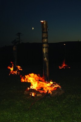 Figure 1. The timber circle on fire during the first ‘Burning the Circle’ event in summer 2013 (photograph: Steven Watt).